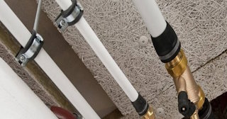 Замена труб водоснабжения в квартире: цена от 2067 руб. - СантехДомВли